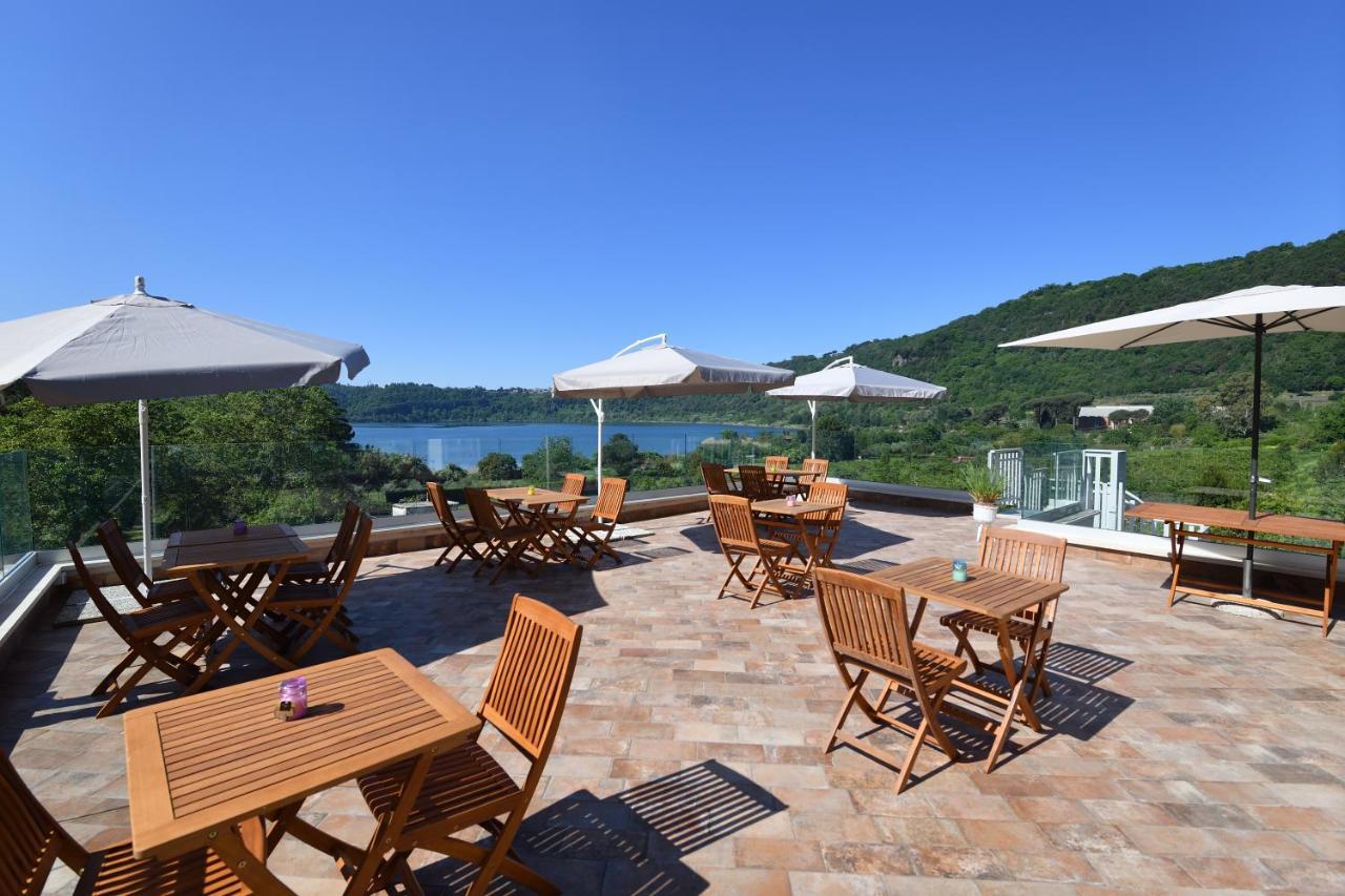 Il Lago Di เนมี ภายนอก รูปภาพ